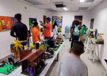 Con 53 obras inauguraron Salón de Nacimientos UC 2023