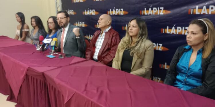 Ecarri: «Las fuerzas militares son para defender el territorio, no para vender pollo»