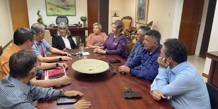 Rectora, decanos y equipo jurídico de la UC evaluaron acciones a presentar este jueves ante el TSJ