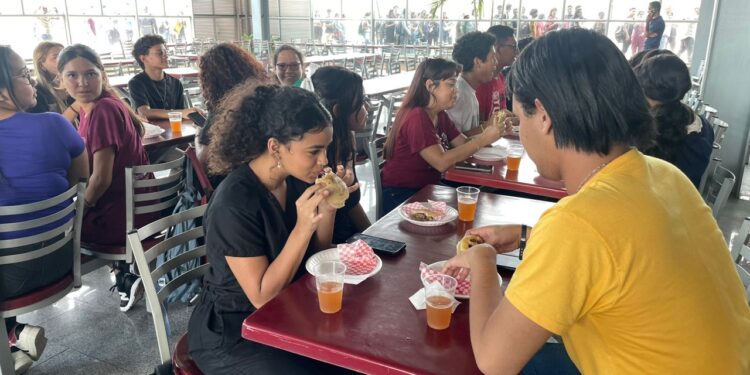 Con Gran Arepazo se celebró Día del Estudiante Universitario en la UC