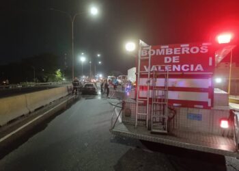 Reportaron incendio de vehículo en Autopista del Sur