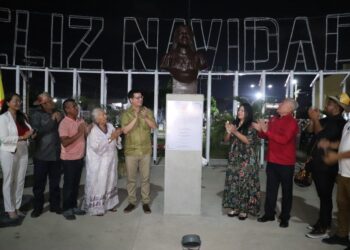 Alcalde Fuenmayor inauguró plaza «Rita García» de Parque Valencia y encendió la Navidad