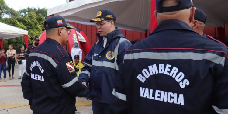 Alcalde Fuenmayor realizó dotación de equipos y parque automotor al Cuerpo de Bomberos de Valencia