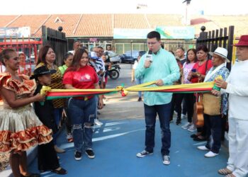 Alcalde Fuenmayor reinauguró la plaza El Folklore en Los Caobos de Valencia
