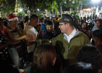 Alcalde Julio Fuenmayor encendió la Navidad y anunció rehabilitación de la iglesia Santa Rosa en Valencia