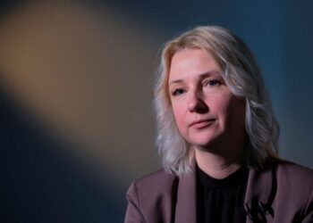 Apoyan la candidatura de una periodista rusa contra Putin en las presidenciales de 2024