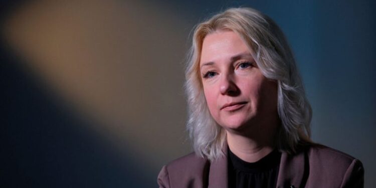 Apoyan la candidatura de una periodista rusa contra Putin en las presidenciales de 2024