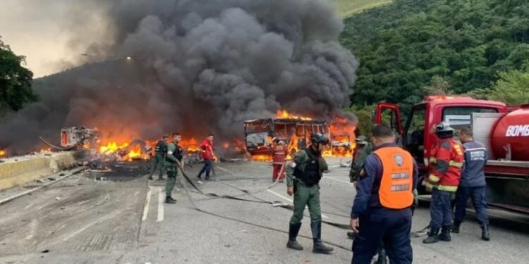 Conozca los detalles del accidente en la Autopista Gran Mariscal de Ayacucho donde fallecieron al menos 15 personas