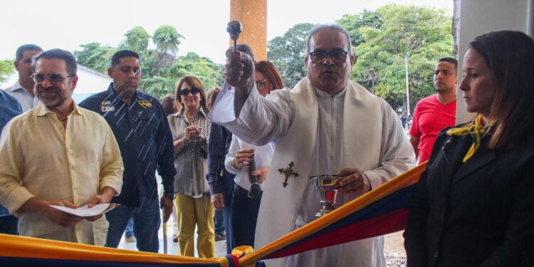 Entregan totalmente renovados Pabellón 6 y Capilla Universitaria de la UC