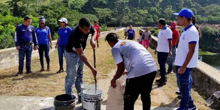 Hidrocentro realizó labores de mantenimiento en el embalse de Canoabo