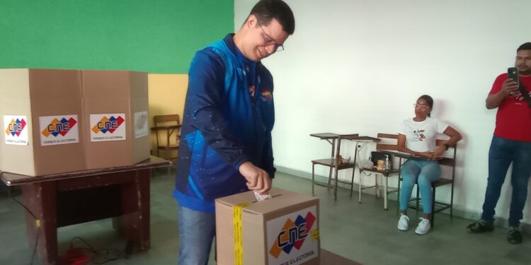 Referendo Consultivo sobre El Esequibo: Poca afluencia de votantes en algunos centros electorales de Carabobo