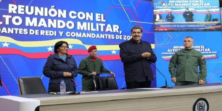 Maduro arremetió contra el canciller británico David Cameron por el Esequibo