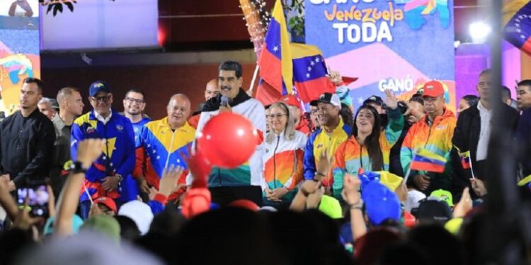 Maduro anuncia «nueva etapa poderosa» en la disputa territorial por el Esequibo