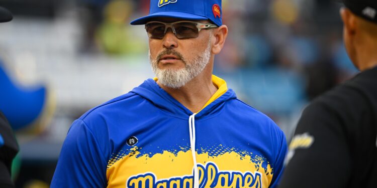 Magallanes despide a Miguel Cairo; Ramón Hernández será el nuevo manager