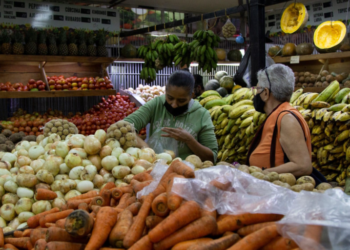 Cendas-FVM: Un docente venezolano necesita 24,2 salarios al mes para alimentar a la familia