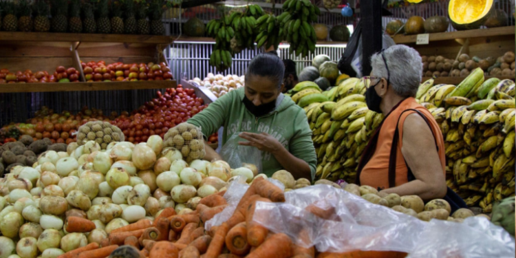 Cendas-FVM: Un docente venezolano necesita 24,2 salarios al mes para alimentar a la familia