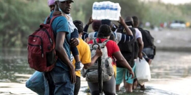 Interpol detiene a 257 presuntos traficantes de migrantes en América