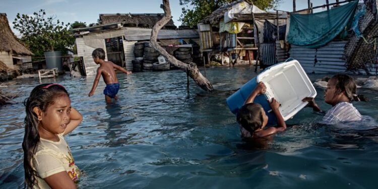 Venezuela suscribe acuerdo con Unicef para proteger a los niños ante la crisis climática