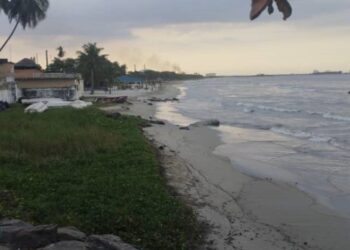 Pdvsa asegura haber saneado más del 80 % de la costa carabobeña afectada por derrame de crudo