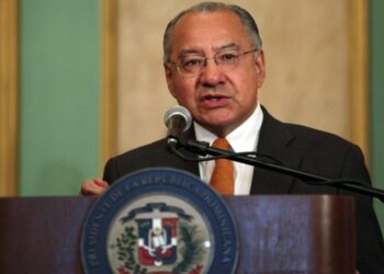 Arrestan y acusan al exdiplomático de EEUU Víctor Rocha por un caso de espionaje para Cuba