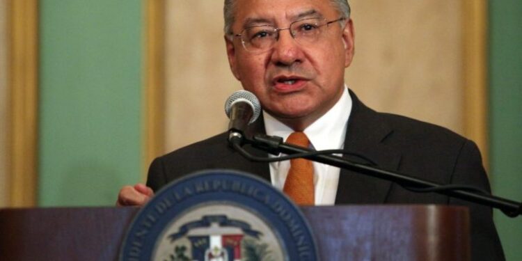 Arrestan y acusan al exdiplomático de EEUU Víctor Rocha por un caso de espionaje para Cuba