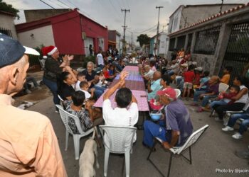 Fundación Dar Más que Recibir realizó cena navideña para más de 100 adultos mayores del comedor de San Blas