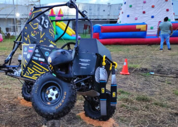Jóvenes estudiantes de Ingeniería de la USB presentaron el primer prototipo todo terreno para competir en eventos internacionales