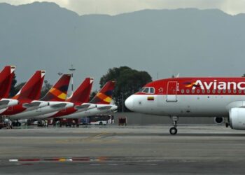 Autoridades de Transporte en Colombia imponen medidas a Avianca por demoras en vuelos