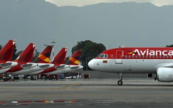 Autoridades de Transporte en Colombia imponen medidas a Avianca por demoras en vuelos