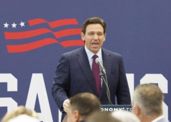 DeSantis acusa a los medios de interferir en favor de Trump con sus proyecciones