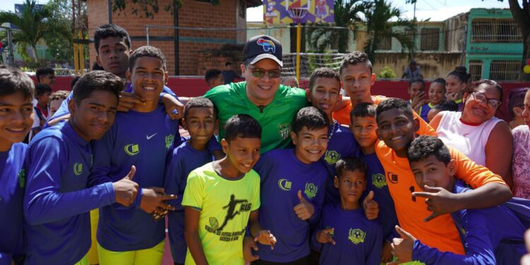 Alcalde Fuenmayor reinauguró canchas en Ricardo Urriera de la parroquia Miguel Peña