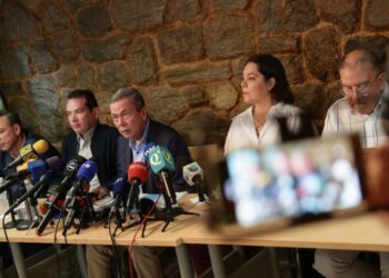 Oposición pide que se instale una comisión de verificación de acuerdos con el Gobierno