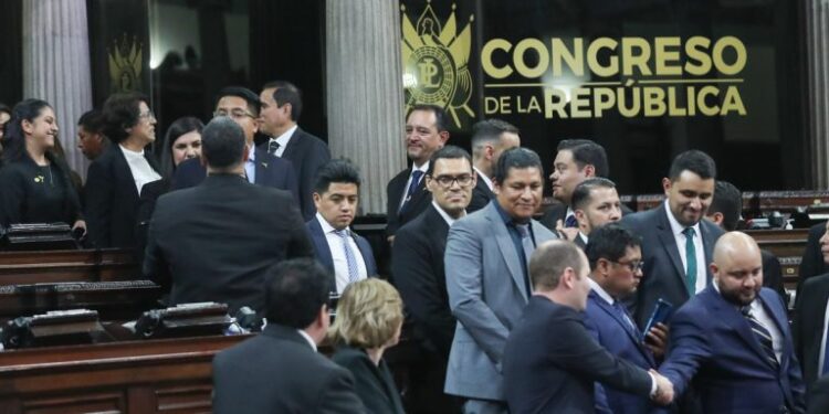 Constituido el nuevo Congreso de Guatemala, queda libre la vía para investir a Arévalo