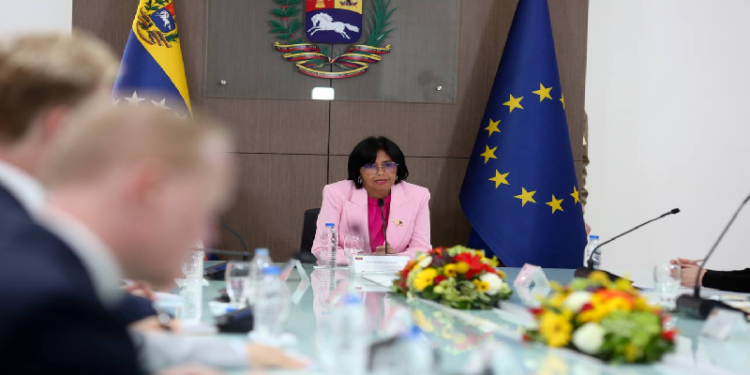 La vicepresidente Delcy Rodríguez se reúne con representantes de la UE