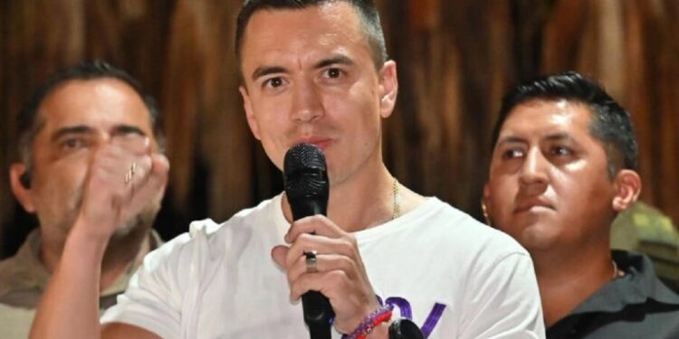 Noboa rechaza ofrecimiento de Maduro de alejarse de Estados Unidos y aprender de Venezuela