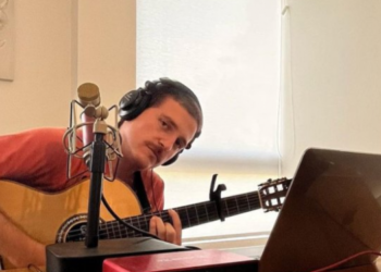 Artista ecuatoriano Diego Gallardo muere por una bala perdida cuando buscaba a su hijo al colegio