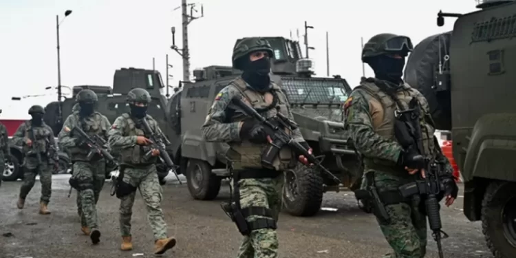 Bandas armadas toman un canal de TV en Ecuador; presidente Noboa ordena a las Fuerzas Armadas restablecer el orden