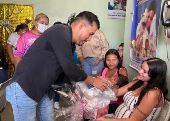 Alcalde Castañeda entregó insumos médicos en CDI de Yagua