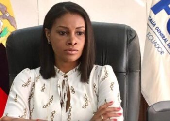 Fiscal del Ecuador denuncia un presunto plan para asesinarla; vincula a ocho sujetos en caso de corrupción