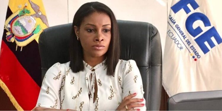 Fiscal del Ecuador denuncia un presunto plan para asesinarla; vincula a ocho sujetos en caso de corrupción