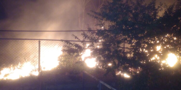 Reportan fuerte incendio en Terrazas de Paramacay