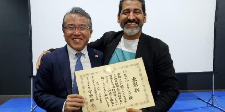 Artista plástico Javier Miranda recibió reconocimiento por la difusión de la cultura japonesa en Venezuela