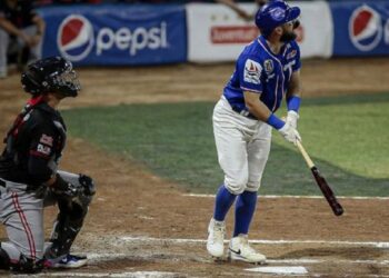 Tiburones venció a Cardenales y domina la serie 2-0 en un juego con trifulca incluida