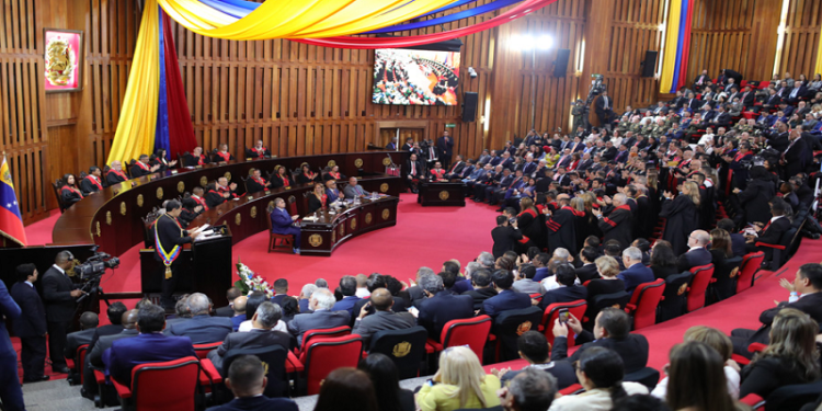 Maduro califica a María Corina Machado como: «doña violencia y doña odio»