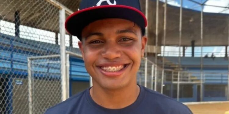 El venezolano Perdomo recibe 5 millones de dólares y encabeza firmas de prospectos de MLB