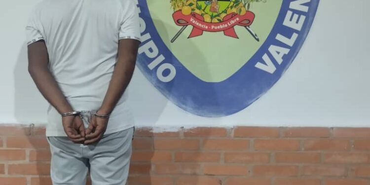 Polivalencia aprehendió a un hombre y un adolescente por robo en la avenida Lara
