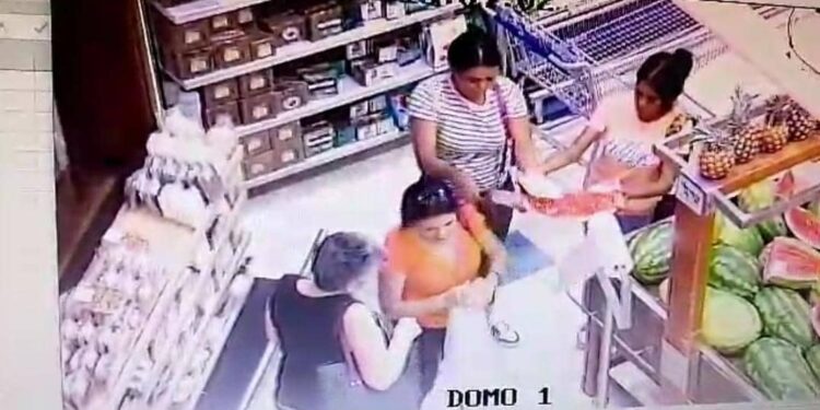 Capturan a dos mujeres dedicadas al hurto de supermercados y comercios