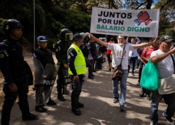 Trabajadores protestan contra los «salarios de hambre» y exigen ingresos «dignos»