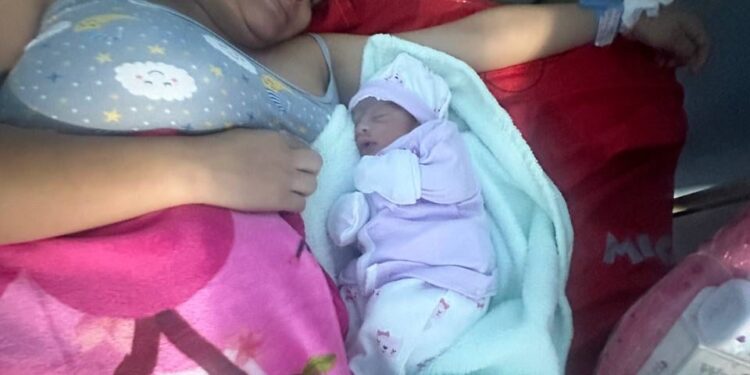 Emiliana Nahomi Delgado Rivas es la primera niña nacida en Valencia este 2024