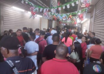 Comerciantes del mercado Los Guajiros de Valencia piden reubicación de buhoneros